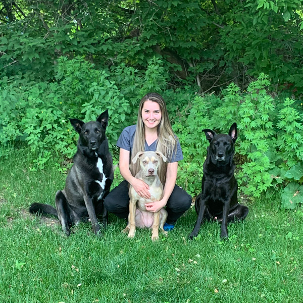 Richelle - Vet Assistant - with 3 dogs